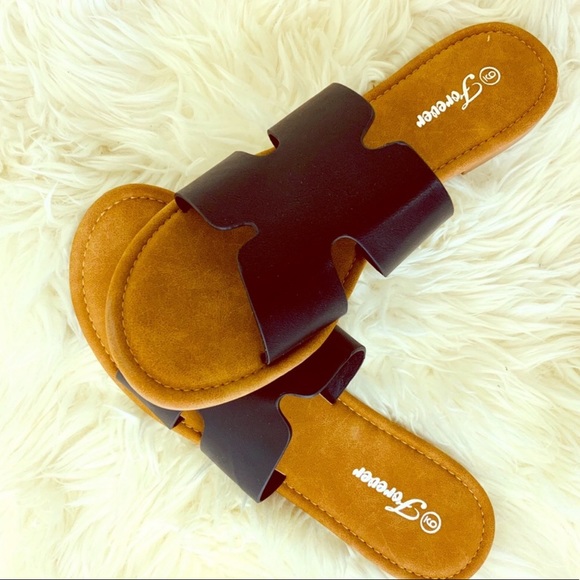 LAST TWO‼️ Black slide sandals!! 🖤🖤 - Picture 4 of 4